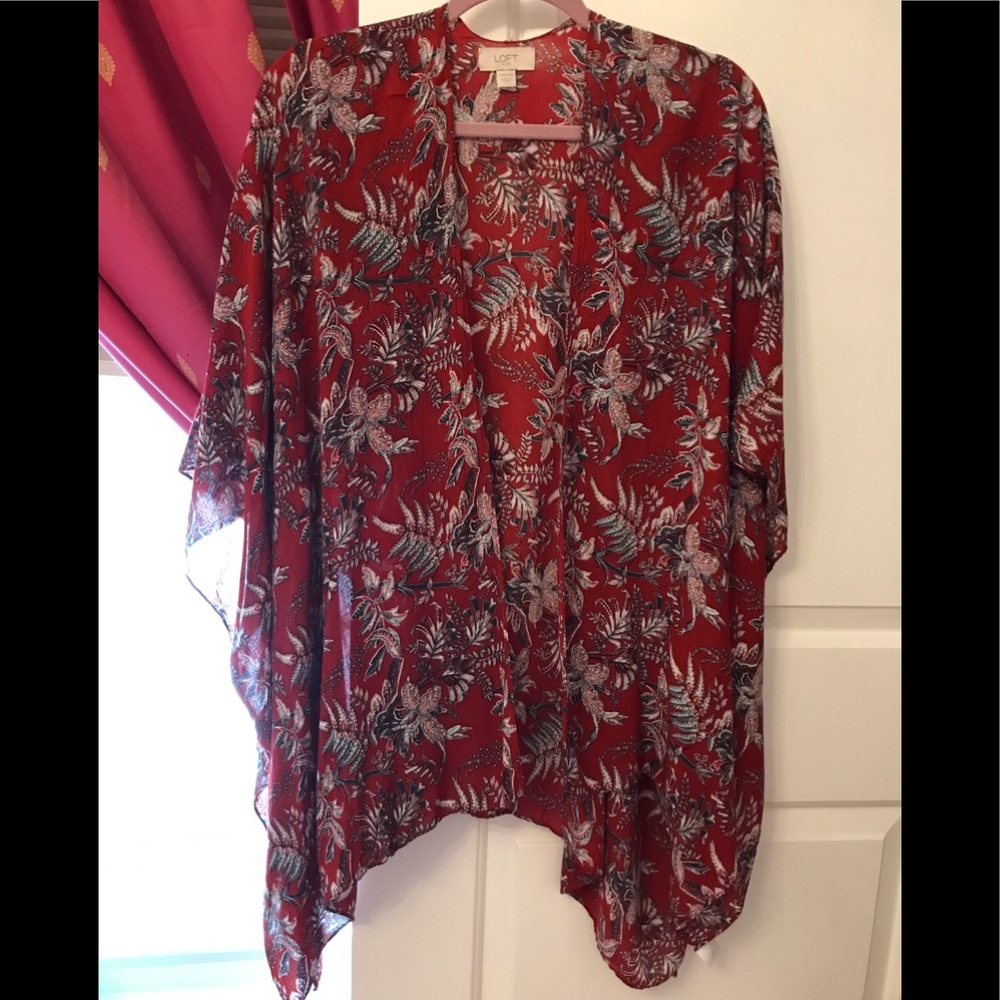 Loft floral cover top. Never worn